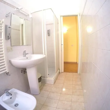 Ambra Jovinelli Otel